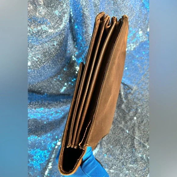 SALE TODAY - SUNDAY. Gucci Brown Leather Briefcase. Discounted Shipping - Picture 5 of 14